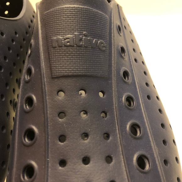 Native Lightweight Navy Shoes, Size 10 women’s, size 8 men’s - Picture 2 of 8